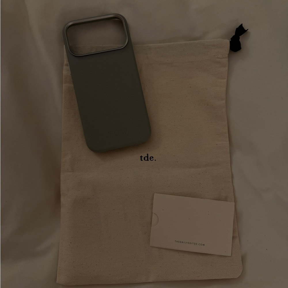 The Daily Edited iPhone 17 Pro Max Wrap Case